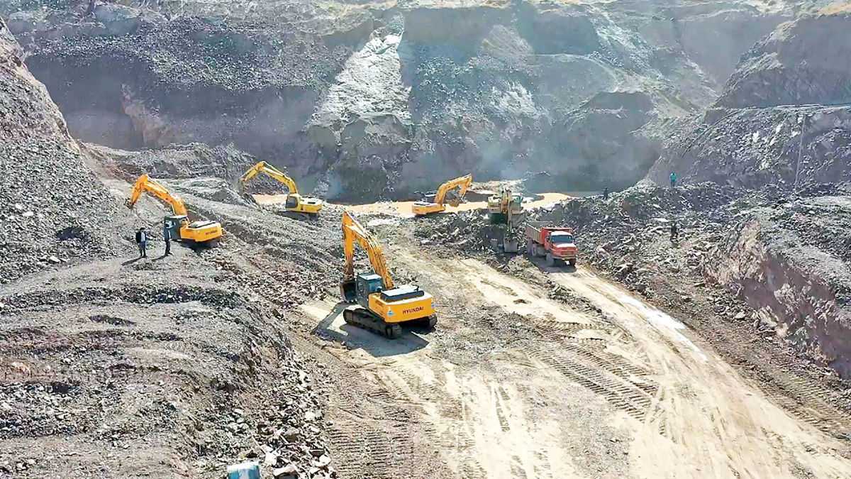 معدن سنگ آهن رعوفی